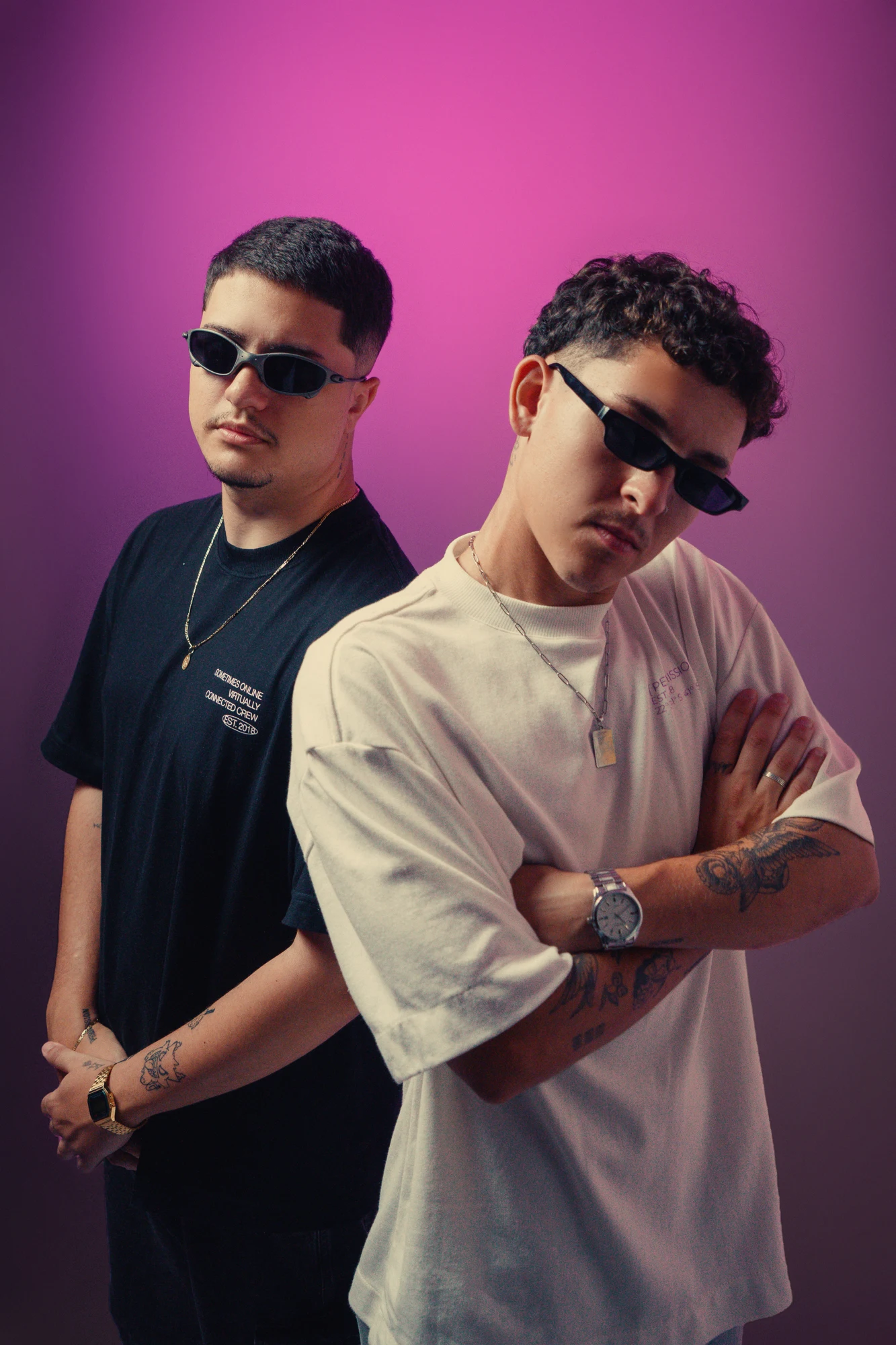 Purple e Mercury — ensaio oficial em fundo roxo